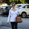 Lori Loughlin va faire des courses avec sa fille Isabella, a Beverly Hills, le 7 novembre 2012.  Please hide children's face prior to the publication - Lori Loughlin stops by Bristol Farms in Beverly Hills, CA with her daughter Isabella on November 7th, 2012.07/11/2012 - Beverly Hills