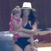 Exclusif - Kourtney Kardashian avec sa fille Penelope, le 7 mai 2015 - L'aînée des soeurs Kardashian est en vacances en famille avec des amis au Mexique.