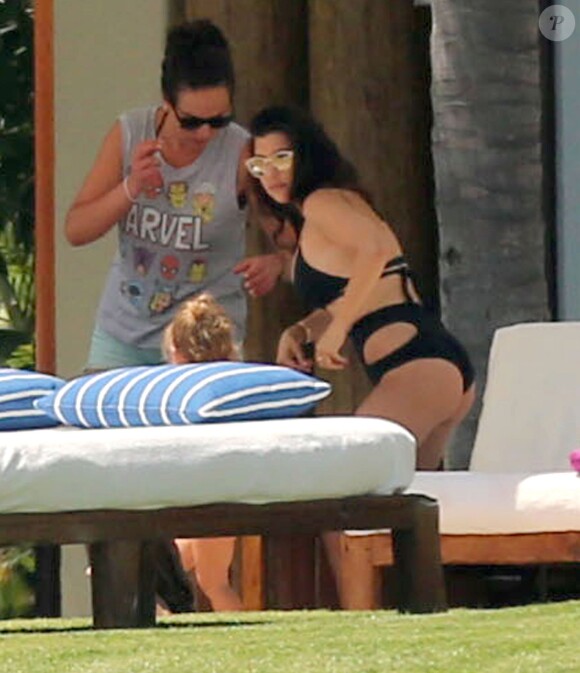 Exclusif - Kourtney Kardashian avec sa fille Penelope, le 7 mai 2015 - L'aînée des soeurs Kardashian est en vacances en famille avec des amis au Mexique.