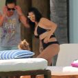 Exclusif - Kourtney Kardashian avec sa fille Penelope, le 7 mai 2015 - L'aînée des soeurs Kardashian est en vacances en famille avec des amis au Mexique.