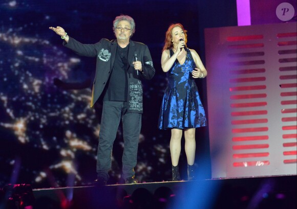Patrick Hernandez et Pauline Ester - Concert Stars 80 au Stade de France à Saint-Denis le 9 mai 2015.