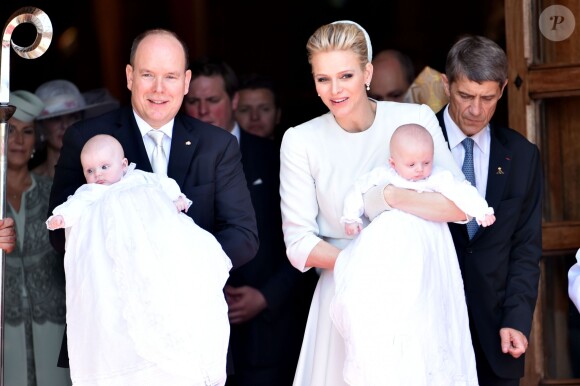 Le prince Albert II de Monaco avec la princesse Gabriella, la princesse Charlene de Monaco avec le prince Jacques - Baptême de Jacques et Gabriella en la cathédrale Notre-Dame-Immaculée de Monaco le 10 mai 2015