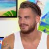 Raphaël sur le plateau du Mag de NRJ12 s'explique au sujet de sa relation amoureuse avec Anaïs Camizuli. Le 11 mai 2015.