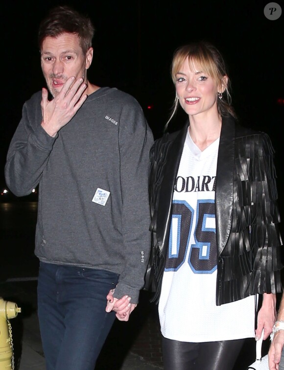 Jaime King et son mari Kyle Newman se promènent à Hollywood le 2 avril 2015.  