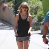 Taylor Swift et Gigi Hadid se promènent dans un parc à Los Angeles, le 10 mai 2015  