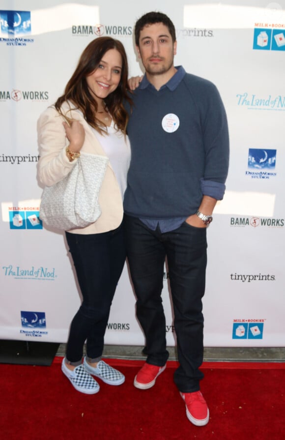 Jason Biggs et sa femme Jenny Mollen - People au 5ème "MILK + BOOKIES" au centre culturel Skirball à Los Angeles. Le 27 avril 2014 