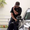 Exclusif - Jason Biggs s'est arrete mettre de l'essence dans Cadillac a West Hollywood. Le 30 avril 2013