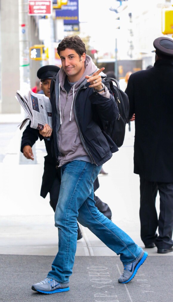 Jason Biggs dans les rues de New York, le 15 novembre 2012. 