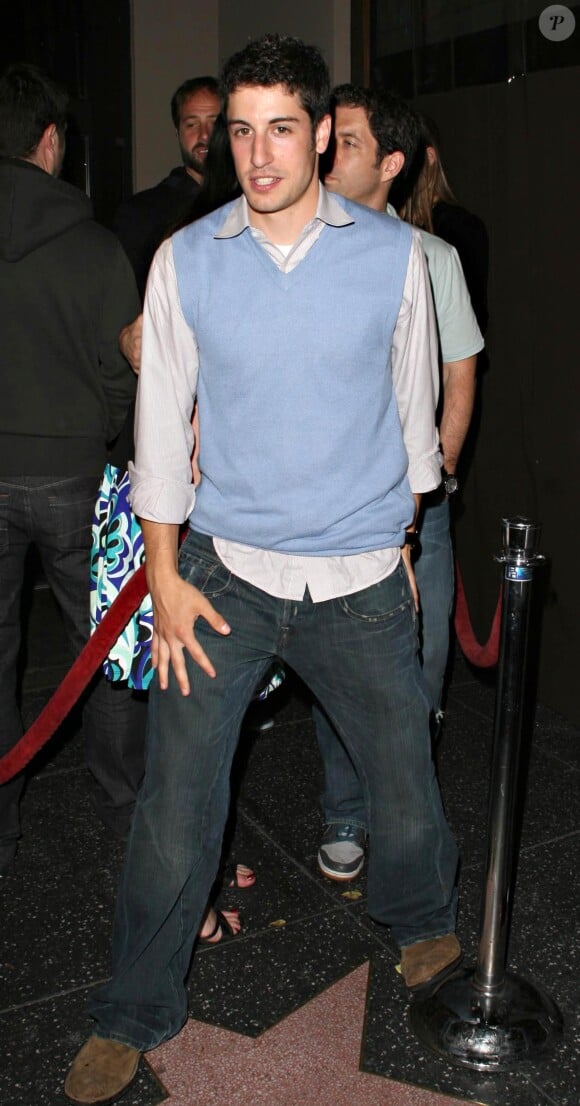 Jason Biggs, plus jeune et plus svelte sort du Hollywood Club Park de Los Angeles, le 5 mai 2007