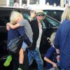 Naomi Watts arrive, avec ses enfants Samuel et Alexander, à son hôtel, à l'occasion du festival international du film de Cannes, le 12 mai 2015.