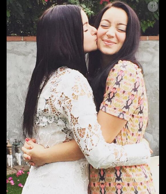 Ariel Winter et sa soeur aînée, photo postée le 11 mai 2015 sur Twitter