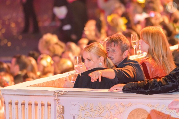 Charlize Theron et Sean Penn s'embrassent lors du Life Ball 2015 à Vienne, le 16 mai 2015 
