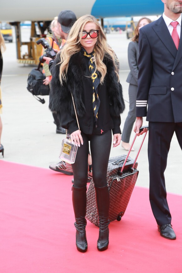 Carmen Electra - Arrivées des people à l'aéroport de Vienne pour le Life Ball 2015. Le 15 mai 2015 