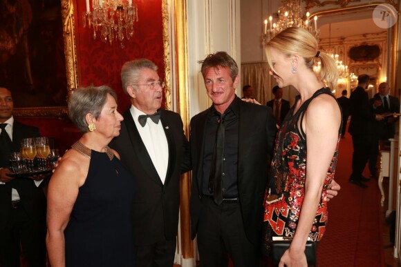 Sean Penn et Charlize Theron au gala Hofburg Champagne lors du Life Ball 2015 à Vienne, le 16 mai 2015