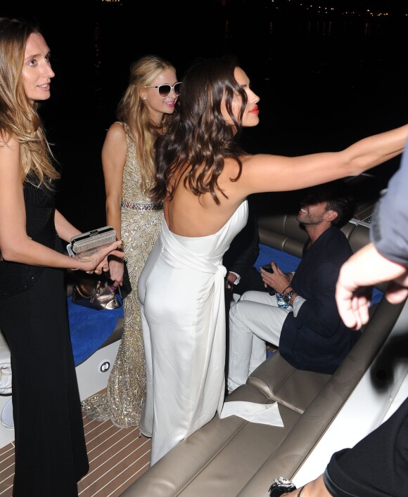 Paris Hilton et Irina Shayk - People à la sortie de la soirée Chopard Gold Party lors du 68ème festival international du film de Cannes. Le 18 mai 2015 