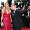 Antonio Banderas et sa compagne Nicole Kimpel - Montée des marches du film "Sicario" lors du 68e Festival International du Film de Cannes le 19 mai 2015