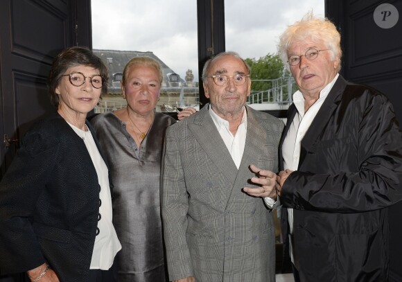 Exclusif - Claude Brasseur avec sa femme Michèle, Jean-Jacques Annaud avec sa femme Laurence - Soirée "Déguster du vin au restaurant Guy Savoy" à la Monnaie de Paris le 18 mai 2015.