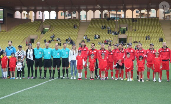 La Star Team Monte Carlo et la F1 Driver Team lors du 22e 'World Stars Football Match' au stade Louis II de Monaco le 19 mai 2015