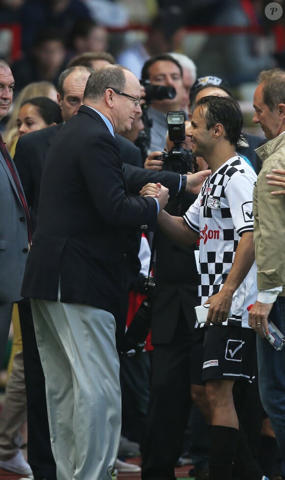 Le prince Albert II de Monaco et Felipe Massa lors du 22e 'World Stars Football Match' au stade Louis II de Monaco le 19 mai 2015