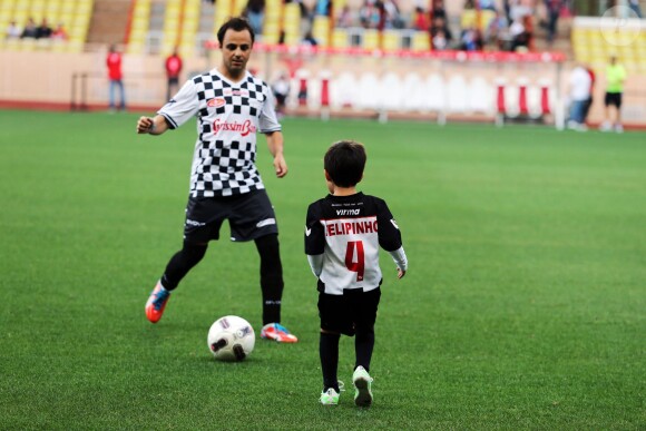 Felipe Massa et son fils Felipinho lors du 22e 'World Stars Football Match' au stade Louis II de Monaco le 19 mai 2015