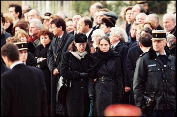 Anne et Mazarine Pingeot lors des funérailles de François Mitterrand en janvier 1996.
