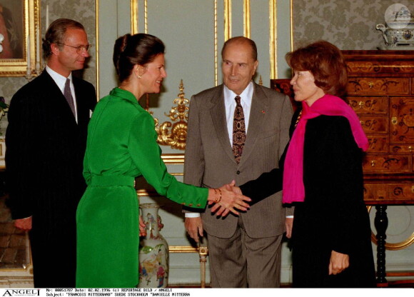 Danielle et François Mitterrand à Stockholm avec le roi Carl de Suède et Silvia le 2 février 1996. 