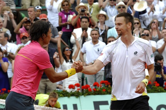 Robin Söderling et Rafael Nadal après la victoire du premier à Roland-Garros le 31 mai 2009 à Paris, la seule et unique défaite de l'Espagnol porte d'Auteuil.
