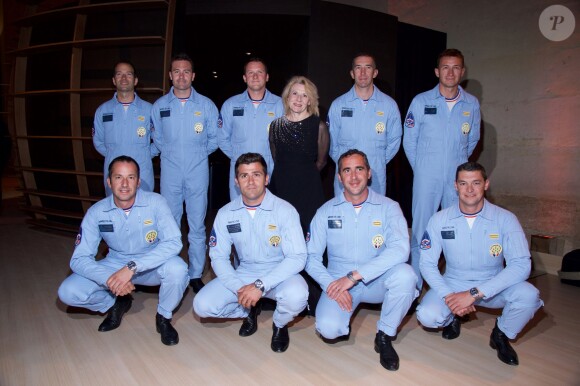 La patrouille de France pose avec Mme Catherine Pégard, Présidente du domaine de Versailles - Soirée du tricentenaire de la Maison Martell au château de Versailles le 20 mai 2015. Diane Kruger est l'égérie de Martell pour le tricentenaire de cette marque de cognac du groupe Pernod-Ricard.