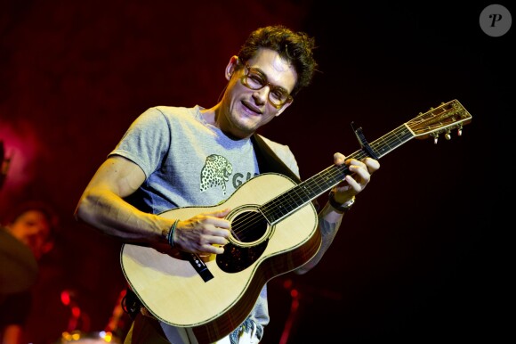 John Mayer en concert à Amsterdam lors de sa tournée "Born and Raised World Tour". Le 20 juin 2014 