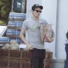 Exclusif - John Mayer fait du shopping au "Bristol Farms" à West Hollywood, le 23 mai 2014 