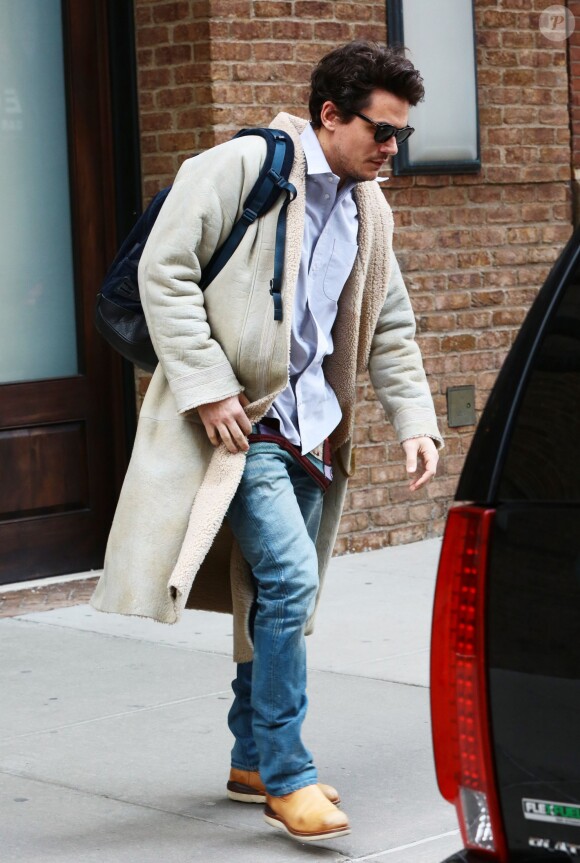 John Mayer à la sortie de son hôtel à New York, le 25 février 2014