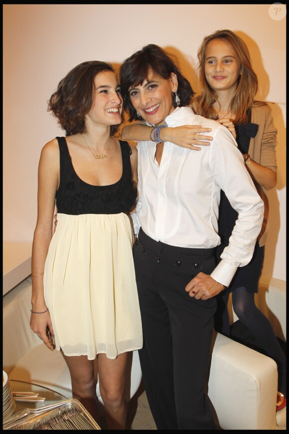 Inès de la Fressange et ses filles Nine et Violette d'Urso en 2010
