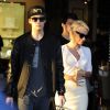 Pamela Anderson va faire du shopping avec ses enfants Brandon et Dylan Lee chez Barneys New York à Beverly Hills, le 5 fevrier 2014.  
