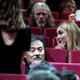 Julie Gayet, productrice du film Trésor, lors de la remise du prix "Un Certain Talent" pour son film, dans la section Un Certain Regard au Festival de Cannes le 23 mai 2015