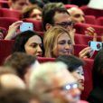 Julie Gayet, productrice du film Trésor, lors de la remise du prix "Un Certain Talent" pour son film, dans la section Un Certain Regard au Festival de Cannes le 23 mai 2015