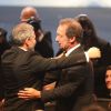 Vincent Lindon recevant son prix d'interprétation masculine pour le film "La Loi du Marché" et le réalisateur Stéphane Brizé - Cérémonie de clôture du 68e Festival International du film de Cannes, le 24 mai 2015