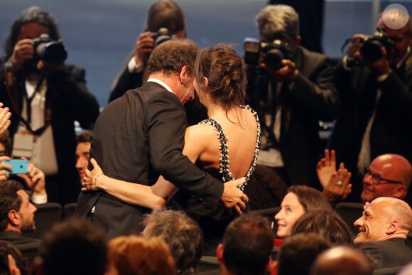 Vincent Lindon recevant son prix d'interprétation masculine pour le film "La Loi du Marché" - Cérémonie de clôture du 68e Festival International du film de Cannes, le 24 mai 2015