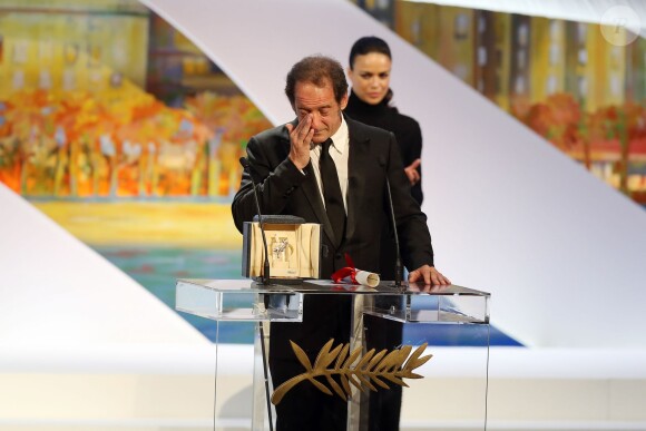 Vincent Lindon recevant le prix d'interprétation masculine pour le film "La Loi du Marché", et Michelle Rodriguez - Cérémonie de clôture du 68e Festival International du film de Cannes, le 24 mai 2015
