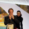 Vincent Lindon recevant le prix d'interprétation masculine pour le film "La Loi du Marché", et Michelle Rodriguez - Cérémonie de clôture du 68e Festival International du film de Cannes, le 24 mai 2015