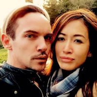 Jonathan Rhys-Meyers apaisé : Après les photos chocs, un selfie avec sa fiancée
