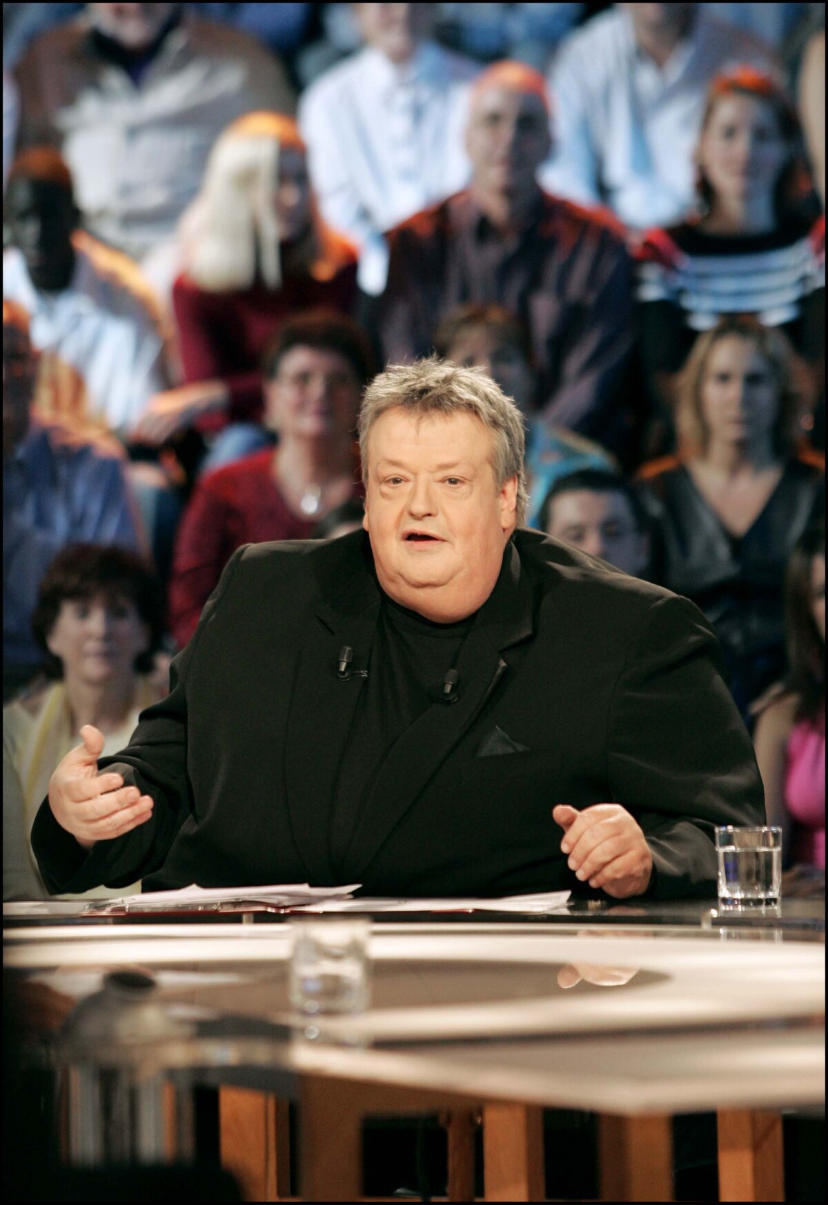 Photo Le chroniqueur Guy Carlier sur le plateau d