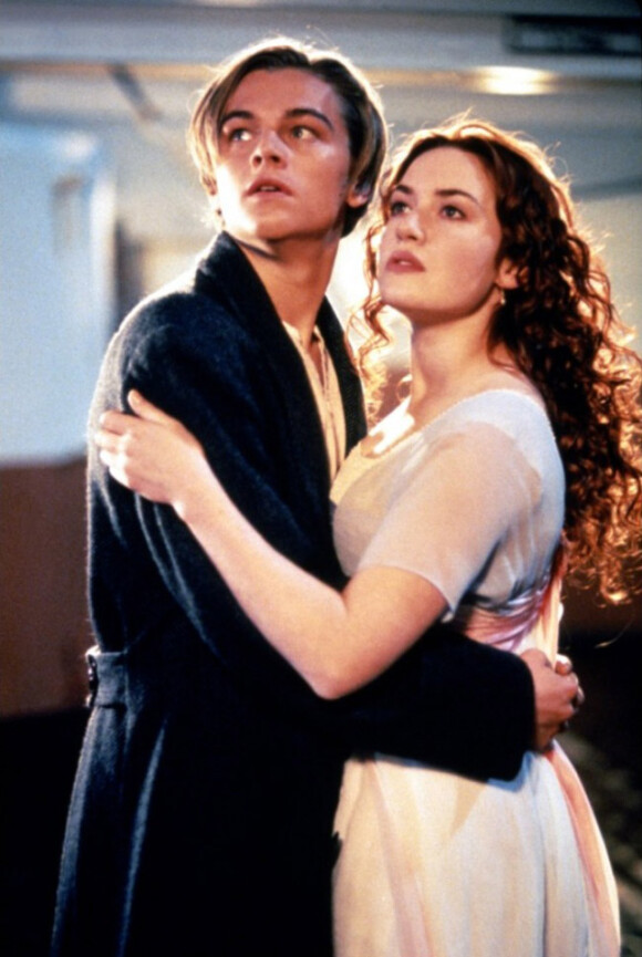 Leonardo DiCaprio et Kate Winslet dans Titanic (1997) de James Cameron.