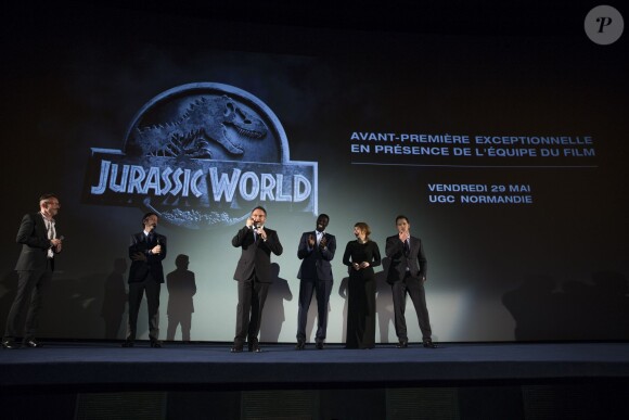 Patrick Crowley, Colin Trevorrow, Omar Sy, Bryce Dallas Howard et Chris Pratt - Première du film "Jurassic World" à l'Ugc Normandie à Paris le 29 mai 2015.