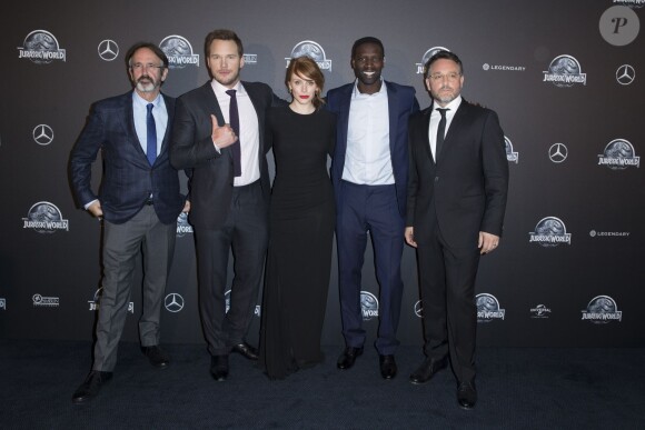 Patrick Crowley, Colin Trevorrow, Omar Sy, Bryce Dallas Howard et Chris Pratt - Première du film "Jurassic World" à l'Ugc Normandie à Paris le 29 mai 2015.