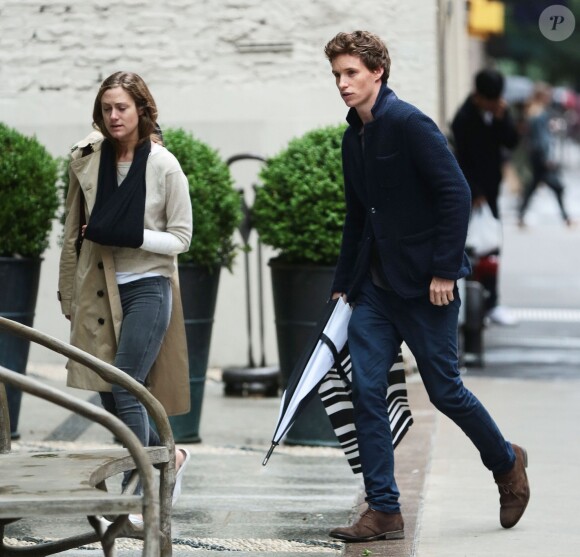Eddie Redmayne et sa femme Hannah Bagshawe devant leur hôtel à New York, le 1er juin 2015.