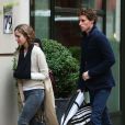 Eddie Redmayne et sa femme Hannah Bagshawe devant leur hôtel à New York, le 1er juin 2015.