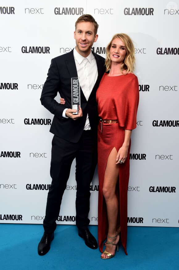 L'Homme de l'année Calvin Harris et Rosie Huntingdon-Whiteley lors des Glamour Women of the Year Awards 2015 aux Berkeley Square Gardens. Londres, le 2 juin 2015.