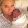 Abbey Clancy avec sa fille Liberty Rose née le 1er juin 2015.