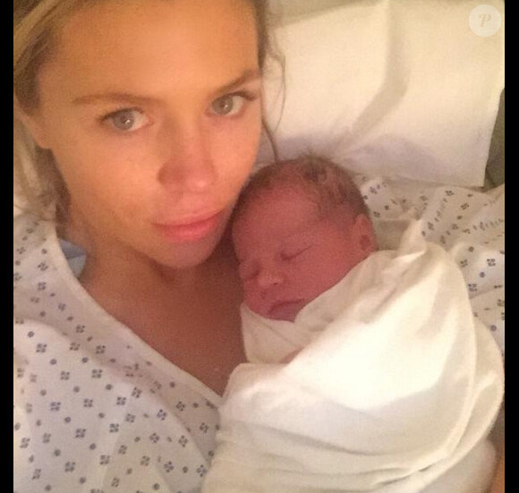 Abbey Clancy avec sa fille Liberty Rose née le 1er juin 2015.