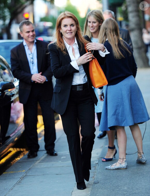 Beatrice d'York et sa mère Sarah Ferguson dînent ensemble dans le quartier de Chelsea à Londres, le 3 juin 2015.